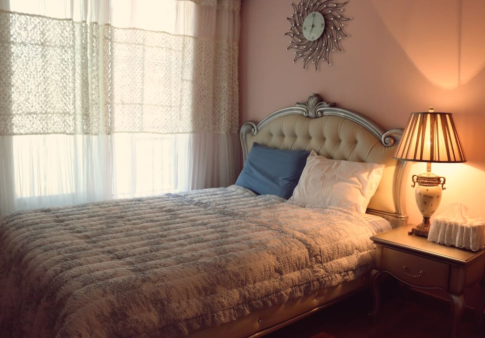큰침실(1) / 1st room W queen size bed