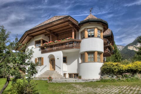 Alexander-Mountain Lodge