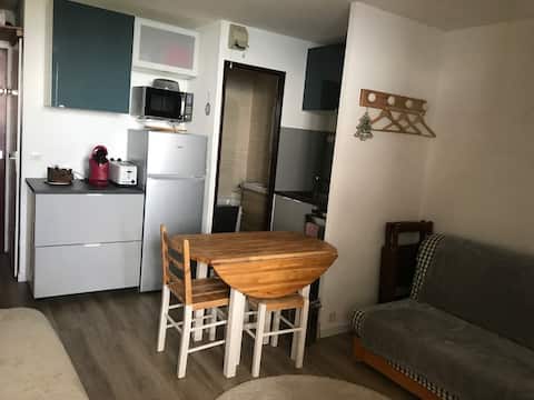 Top Airbnb: Refurbished 7th floor south-facing apartment in Chamrousse