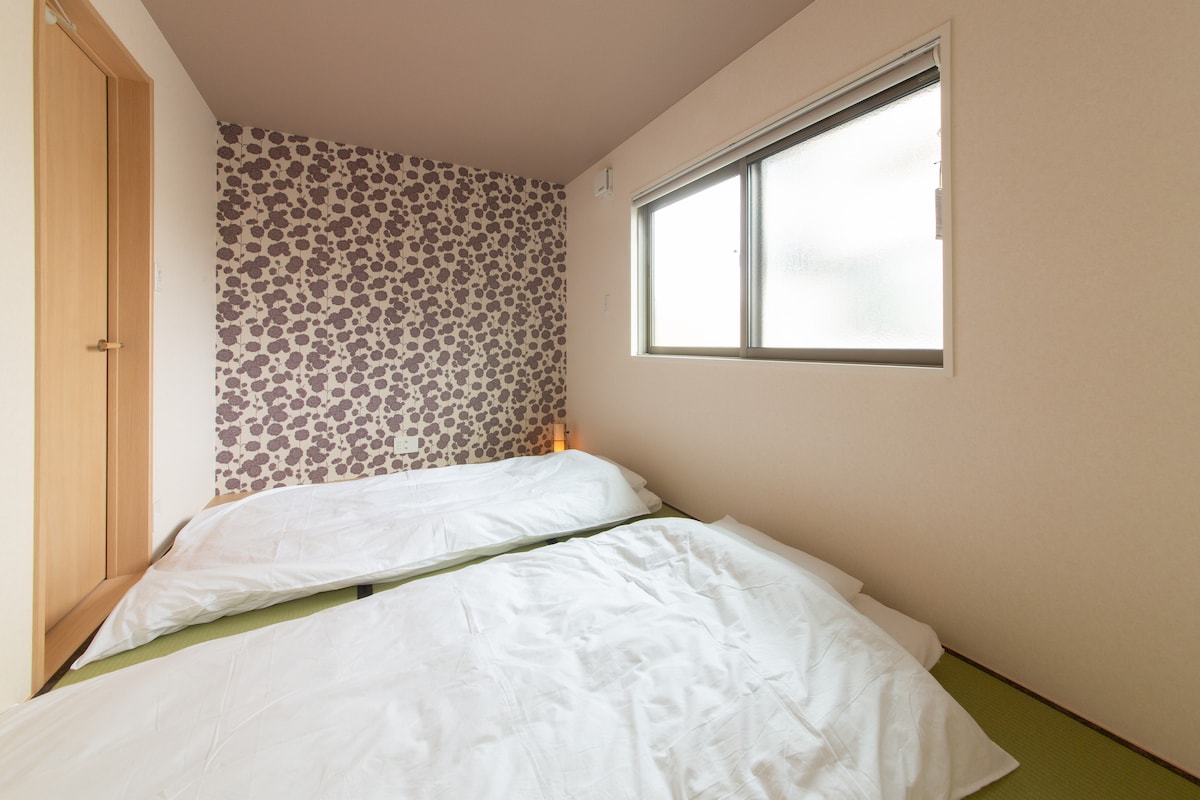 2F: Spálňa (s)/Spálňa (malá)