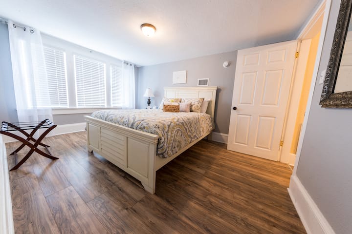 Bedroom #5, Up-stairs Queen