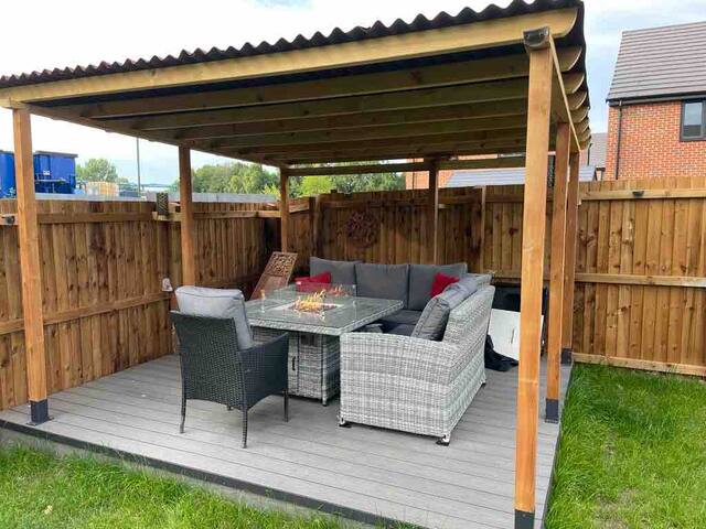 New built 3bd wt garden& en-suite b/room,Sky,PS5 gallery image 3