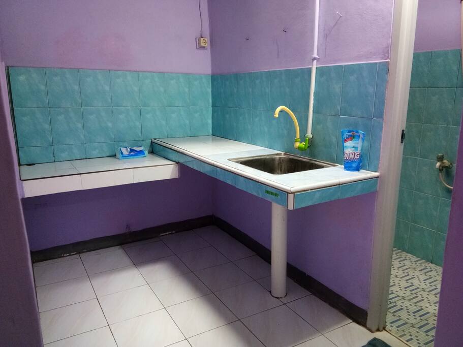 Ruang dapur luas & bersih (Free WIFI)