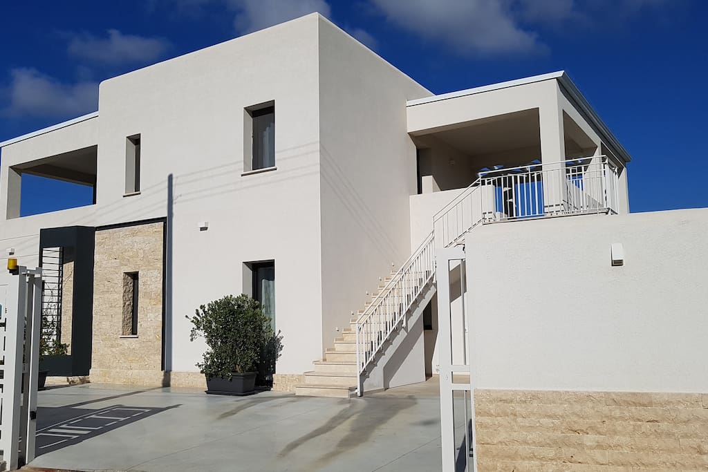Ingresso struttura con Parcheggio