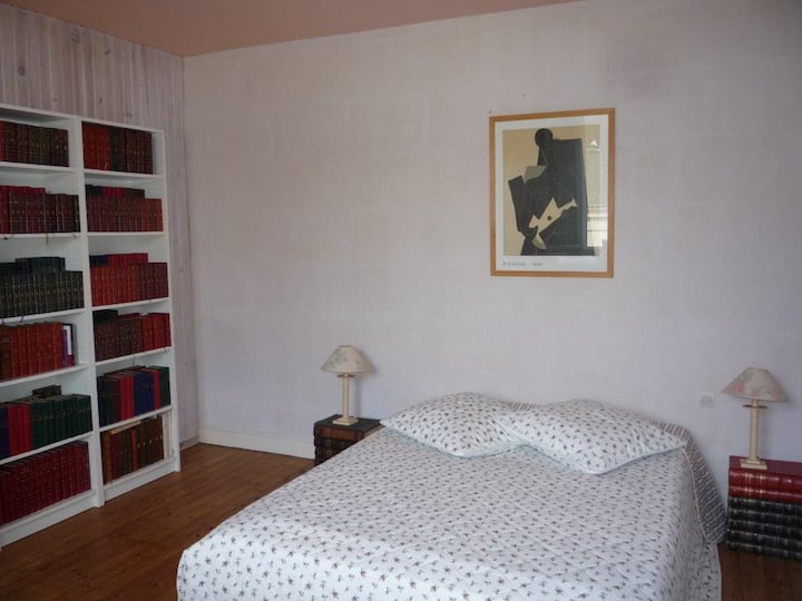 იატაკი

ორადგილიანი საძინებელი 