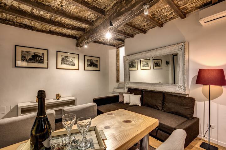 Farnese House in Rome gallery image 2