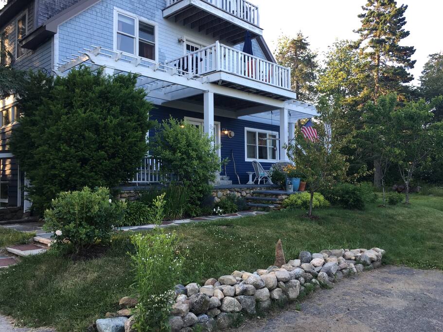 LARGE Coastal Cottage Houses for Rent in Castine, Maine, United States