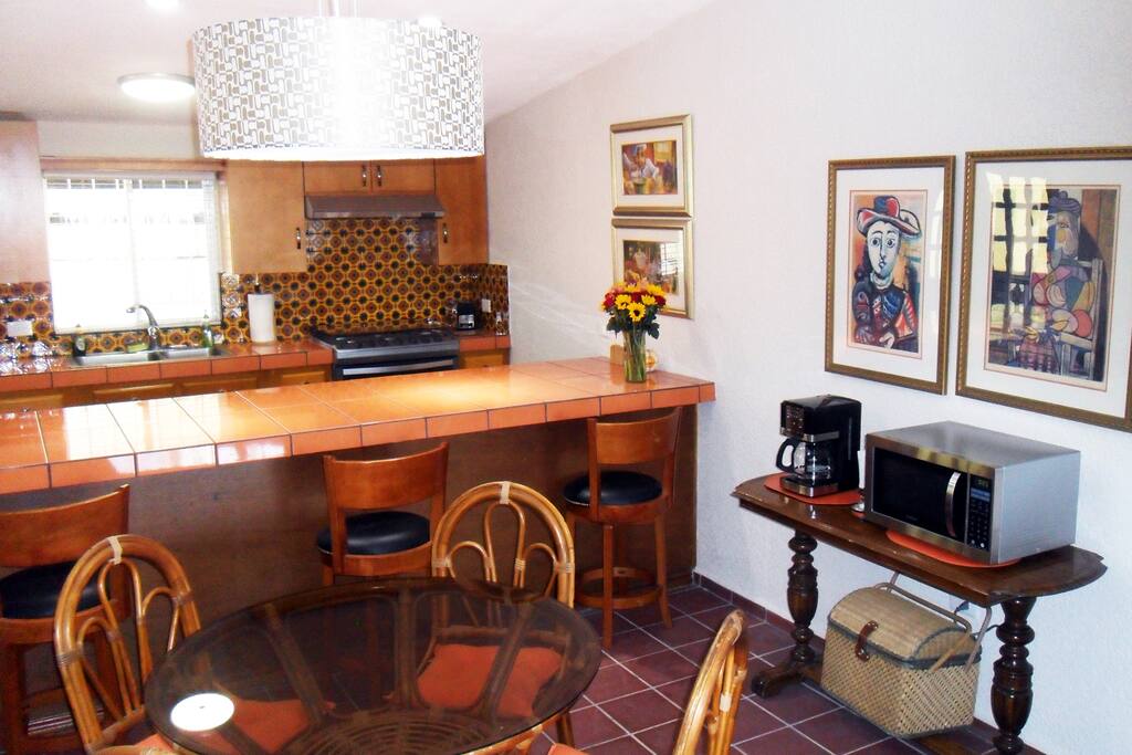 KItchen & dining room area