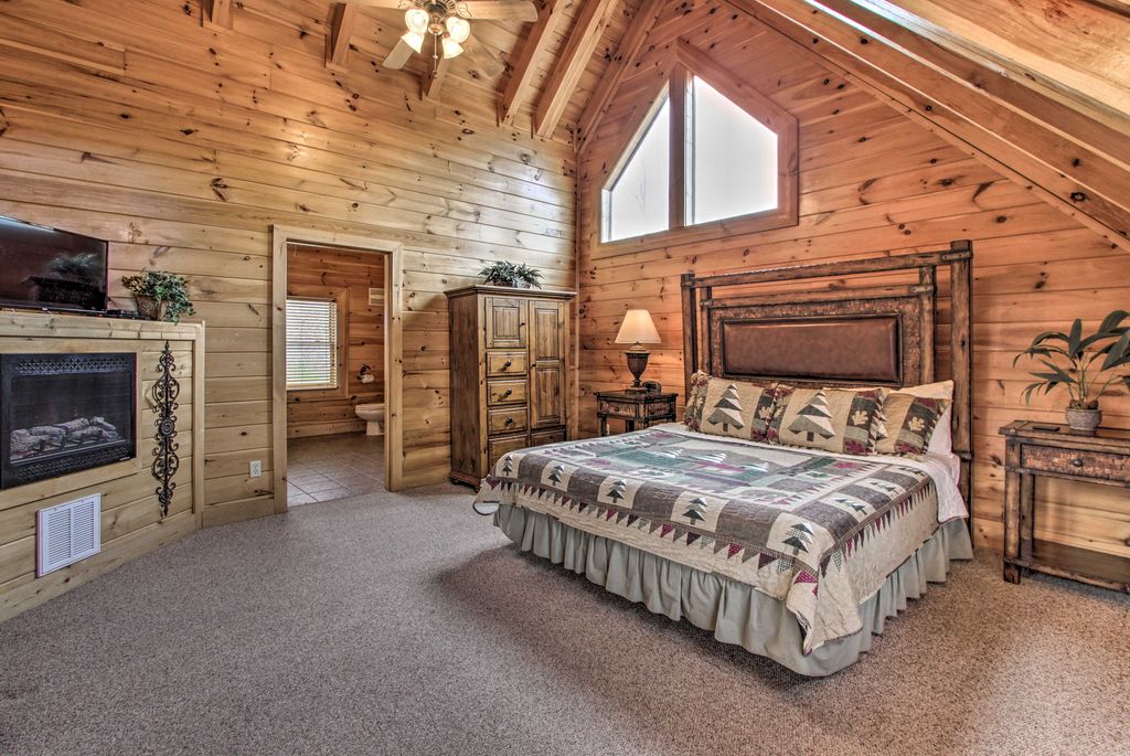 ห้องนอนใหญ่ชั้นบน