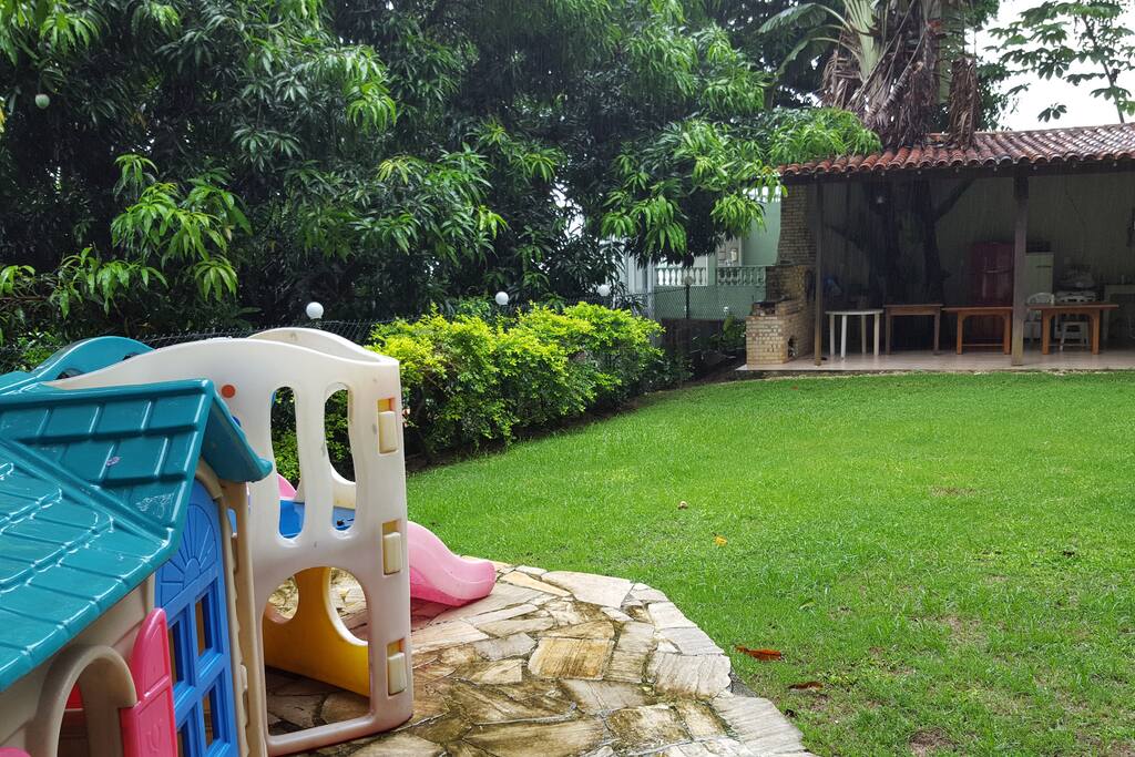 Churrasqueira e área de recreação!