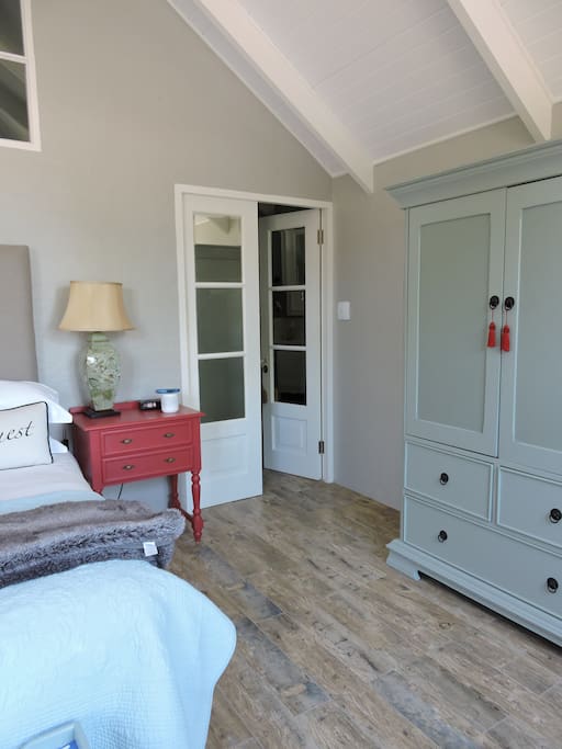 Seperate Shower/toilet. cupboard for packing space. Lovely, spacious high ceilings