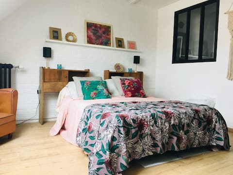Hyper center 2 bedrooms, 2 Bathrooms.
