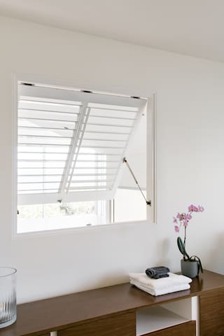 Luxury Inside and Out at Whale Drive in Sunshine Beach gallery image 2