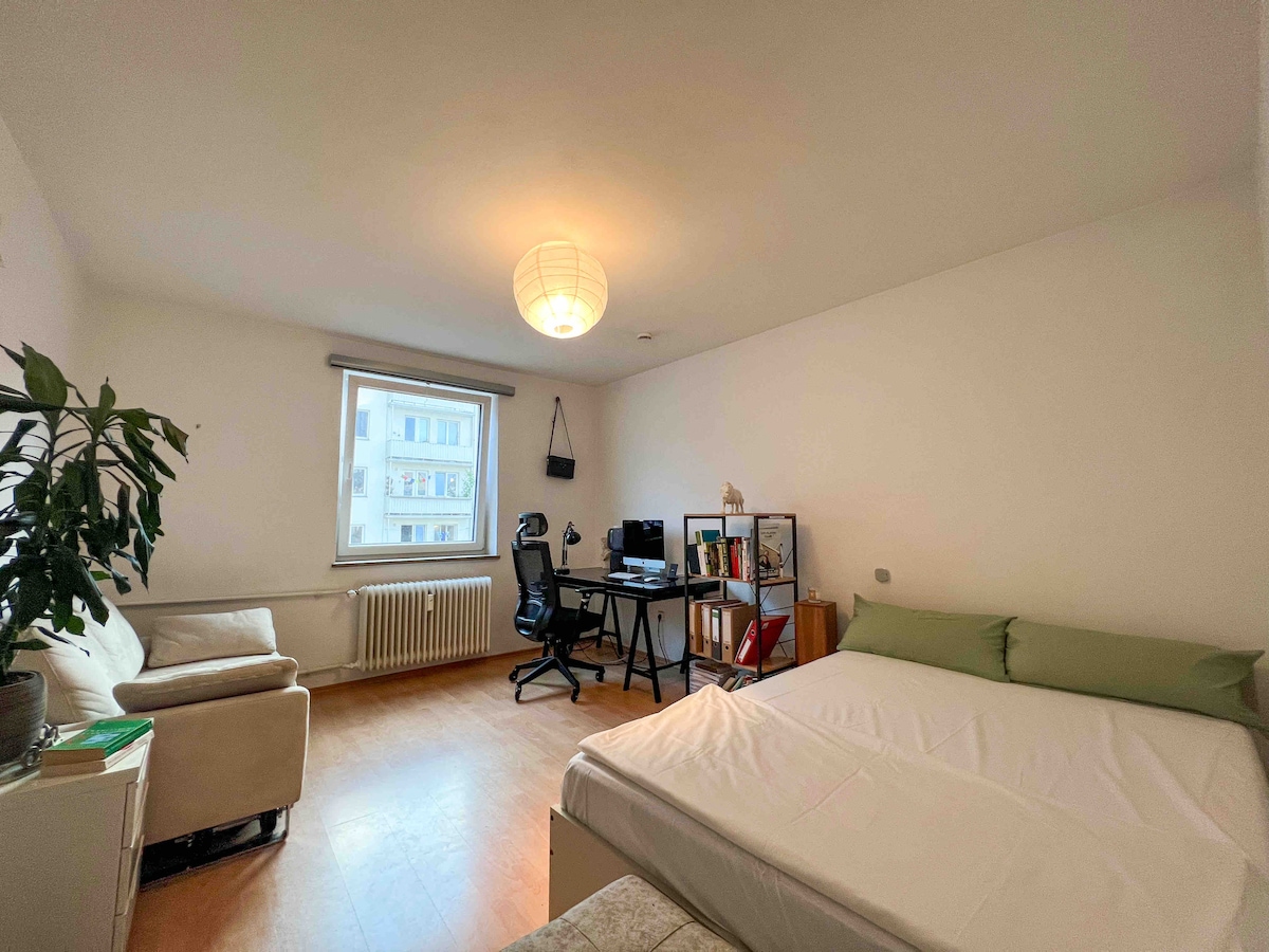 Top performing Airbnb: Lovely 2-Room flat 2min walking to the Oktoberfest in St. Paul