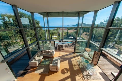 Annonce Airbnb populaire: designer villa sea mountain view red island marine à Corbara