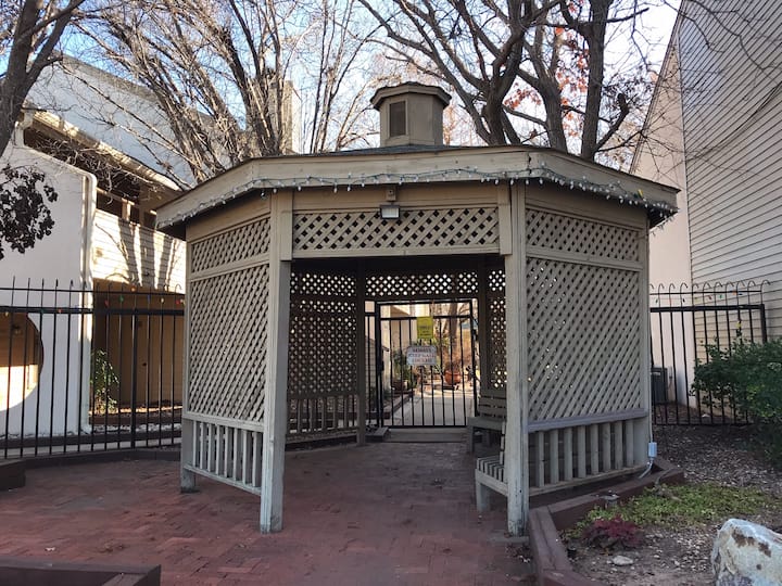 The Stratford Condo near Quail Springs Condominiums for Rent in