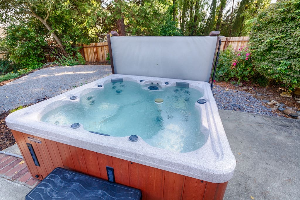 Who can say no to hot tubbing in wine country?