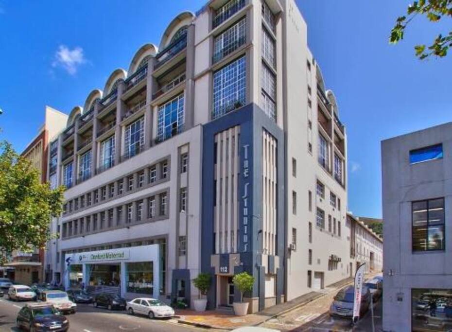 Beautiful Building in the heart of the City
