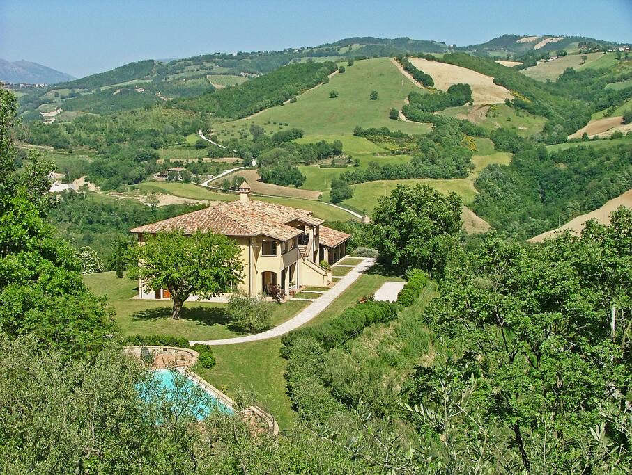 vista panoramica delle Colline circostanti e dell'agriturismo Agriturismo Castagna Alta Valfabbrica