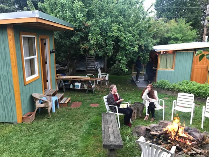 Sweetpea Garden Cottage - Seattle, WA