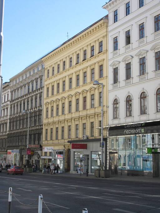Facade (3rd floor)