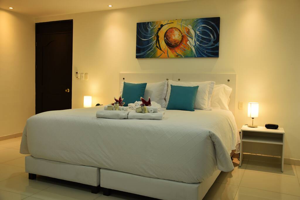 Habitación principal con 1 cama doble y 1 cama individual