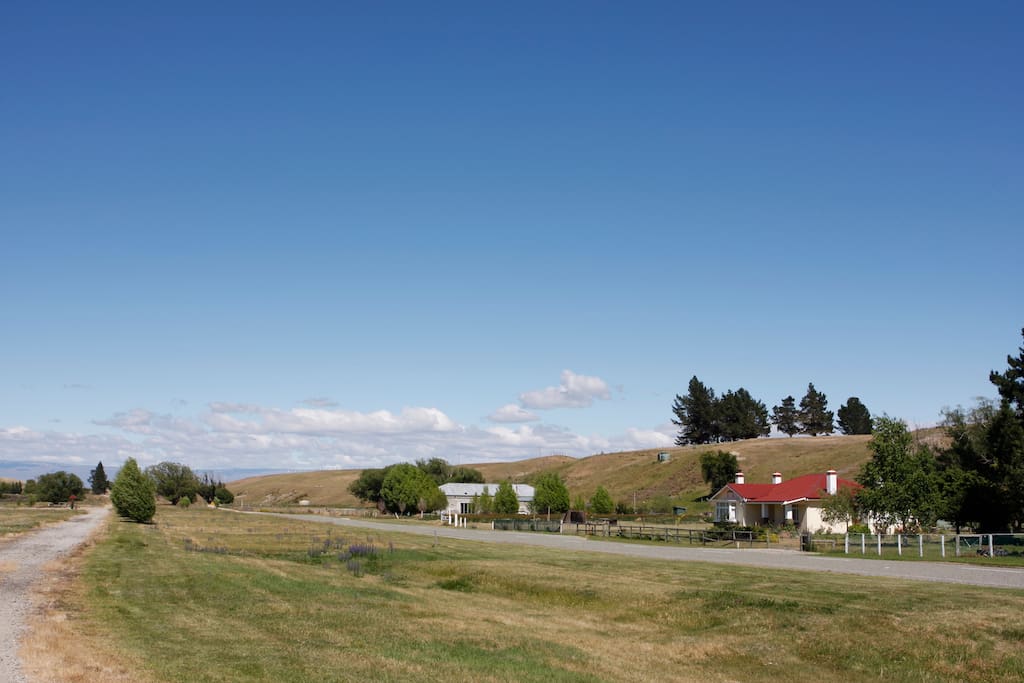 Big Sky Cottage from the Otago Central Rail Trail