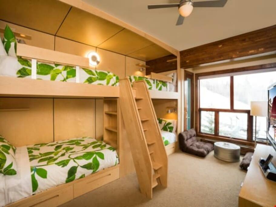Please note that bedding configurations may vary per unit.