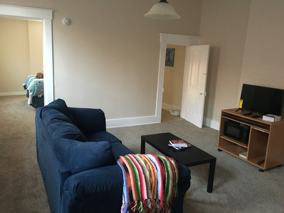 Suite en el dormitorio: pequeña sala de estar privada con sofá cama extraíble 