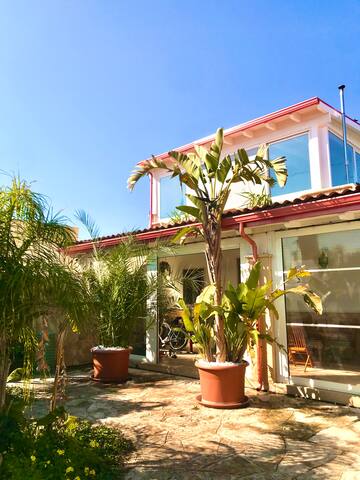 Charming villa by the sea gallery image 5