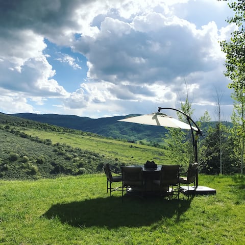 Mountainside Manor! Hot Tub, Sauna, Mountain Views
