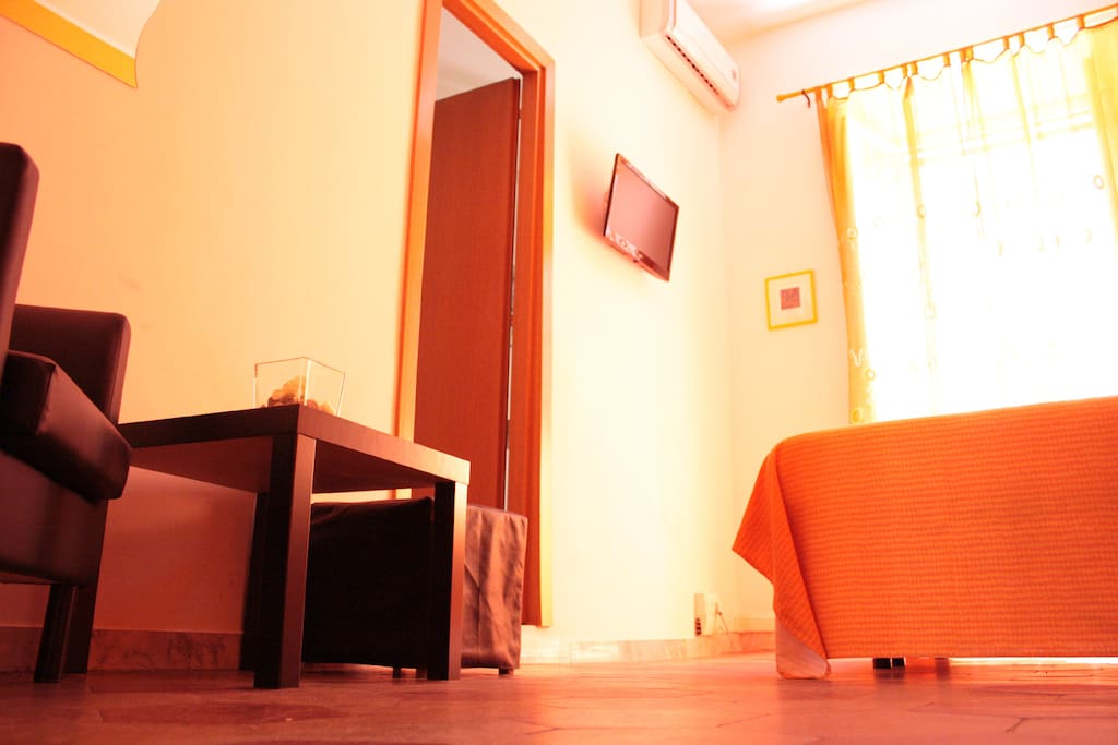 Camera Arancio
