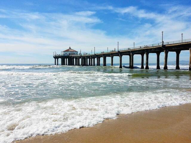 Live the MB Beach Vibe ~ Spacious 4 BR Beach House gallery image 3