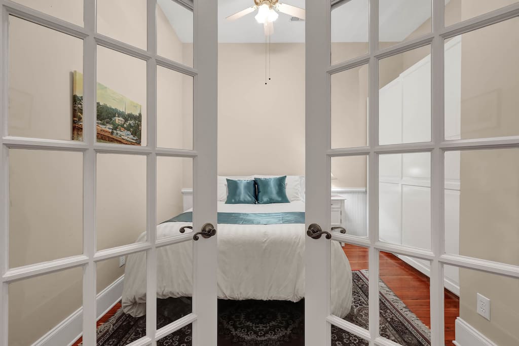 HUGE Prive Loft on Front Street
