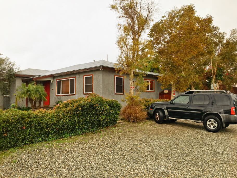 Lots of parking in side of house