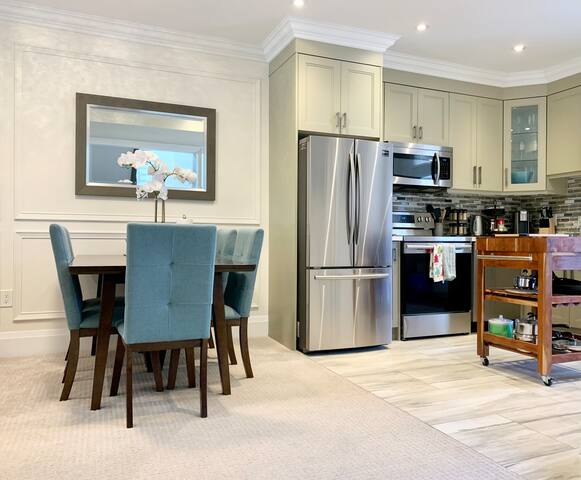 Comfortable Three Bedroom Home , Trinity Bellwoods gallery image 5