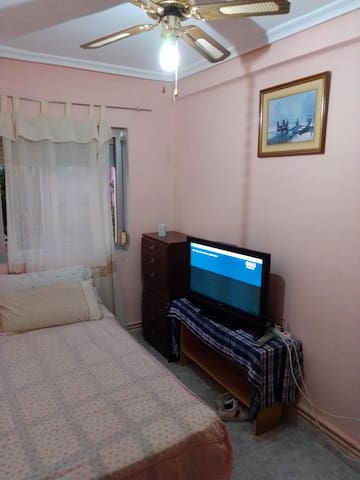 Habitación 1 cama pequeña.