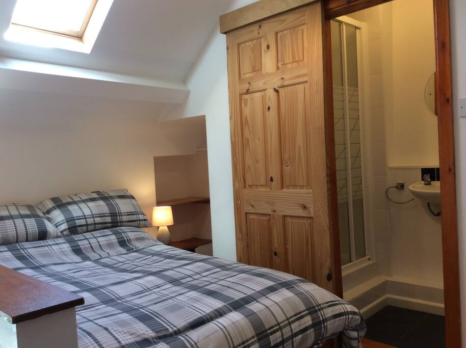 Bedroom and en suite Shower room