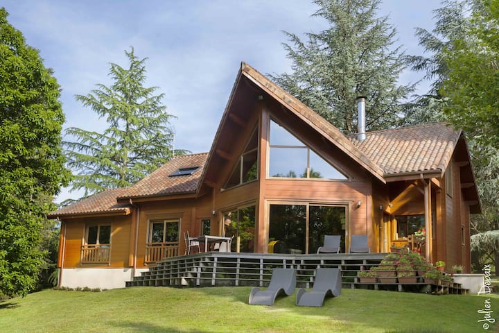 Room in a superb chalet surrounded by trees