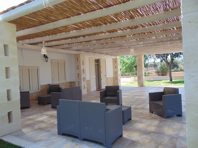 Tropical Palm Villa, green, hydro pool -sea 3km gallery image 4