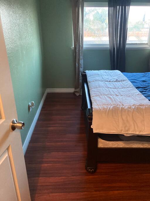Airbnb Close to banks, convenience str