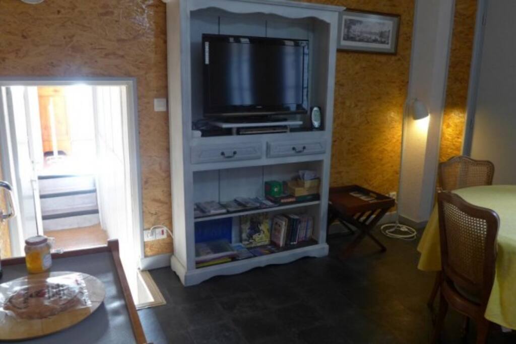 séjour, accès à la chambre