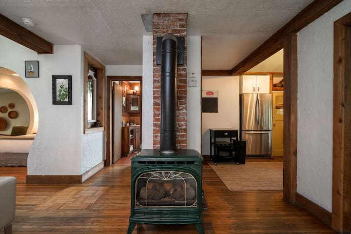 Urban Cabin Oasis With Hot Tub And Gated Parking - Portland, OR