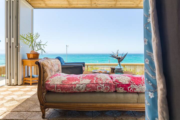Bungalow with spectacular views. gallery image 3