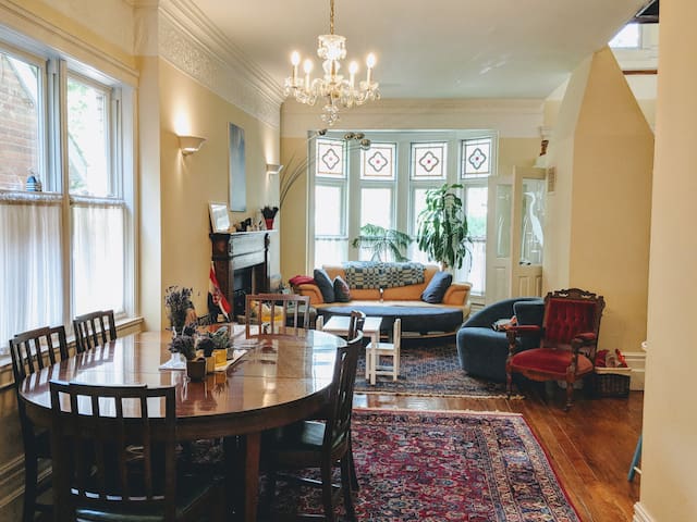 Stunning 4 Bedroom Home in Trendy Cabbagetown