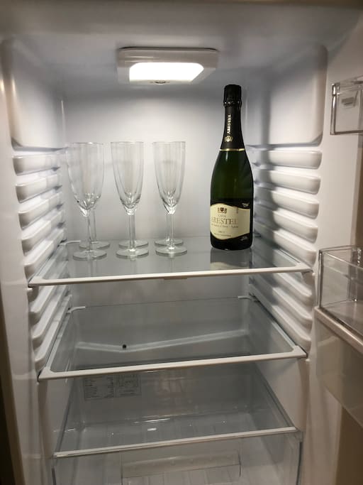 Prosecco or Cava on Arrival - Cheers :-))