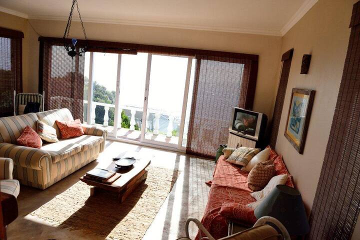 Ocean View Beach House gallery image 3