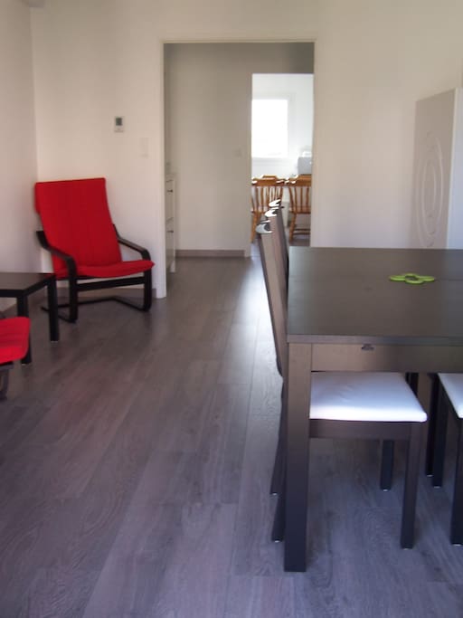 Vue Salle à manger et cuisine