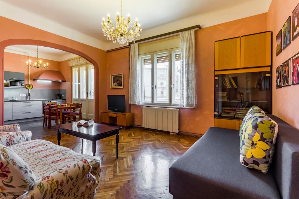 Spacious sunny living room