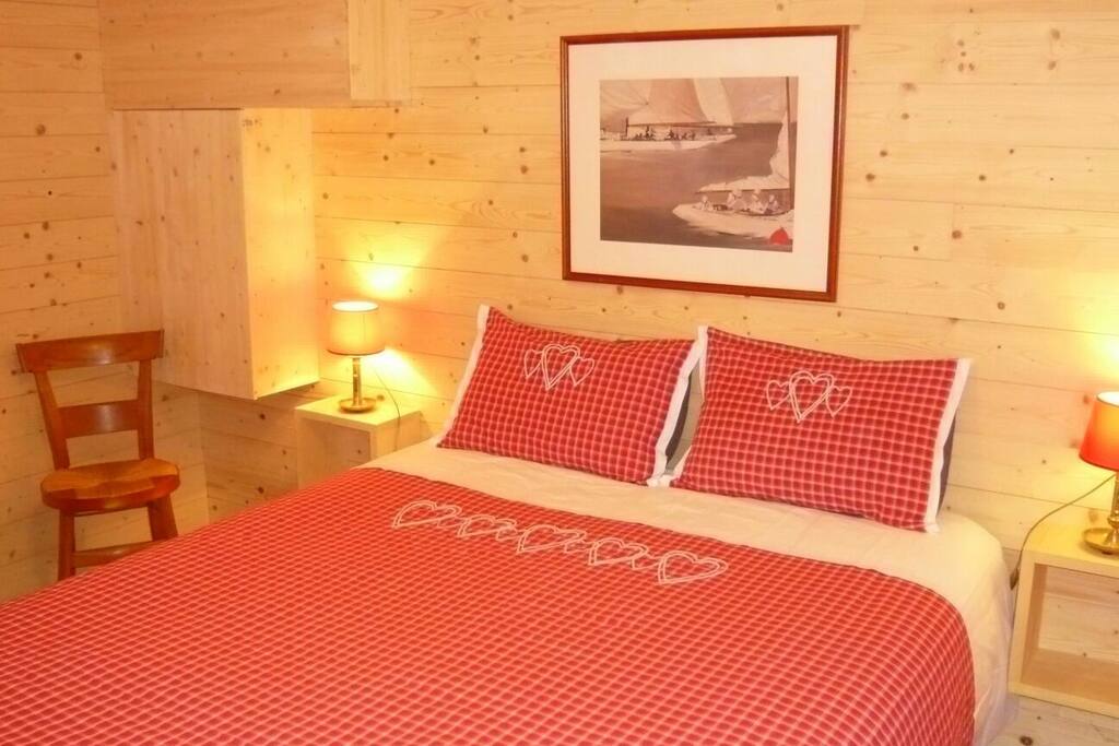 Lit de la chambre parentale